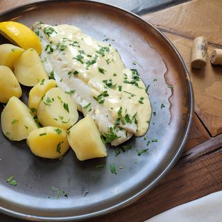 Полярна треска с френски сос Бьор блан