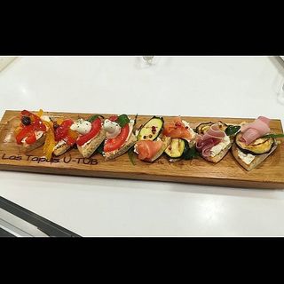 Tapas salata + Coca-Cola ( o bibita scelta)