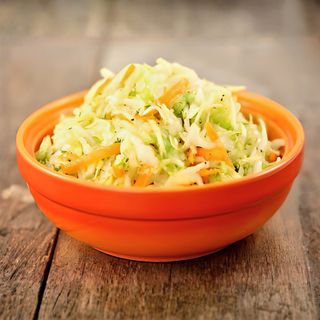 Salata de varza cruda cu morcov