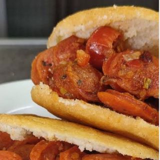 Arepa Clásica de Salchicha (1Ud.)