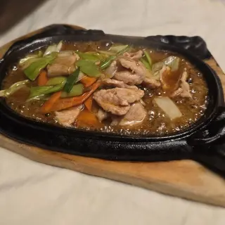 124 Maiale con verdure saltate alla piastra