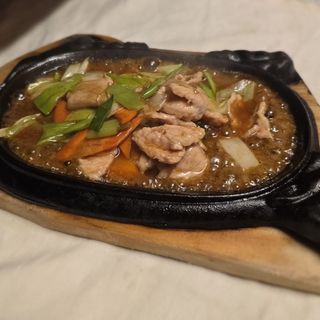 115 Maiale con verdure saltate alla piastra