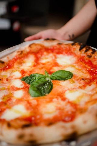 Pizza Mari E Monti