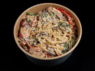 Удон на вершковому соусі (390g)