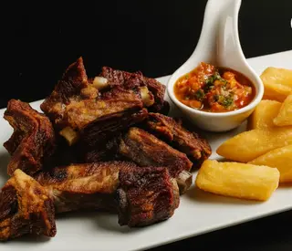 Porción de costillas bbq