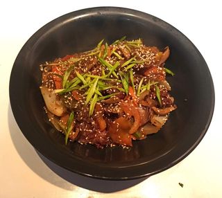 Japchae z kurczakiem