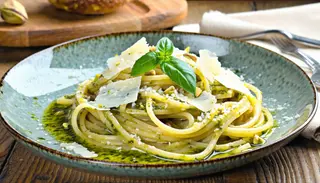Spaghetti pistacchio e stracciatella