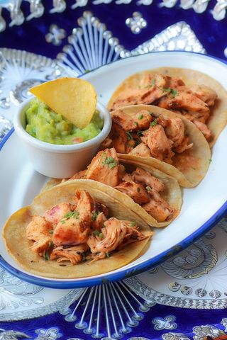 Tacos De Pollo Con Guacamole (4 Uds.)