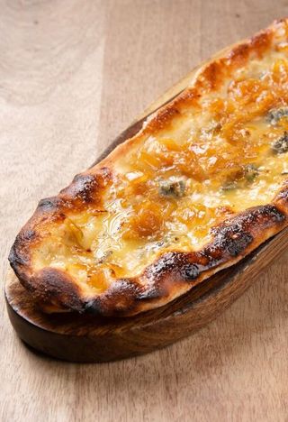 FOCACCIA GORGONZOLA E CIPOLLE CARAMELLATE