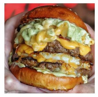 Hambúrguer Dani Cheese (com batata frita)