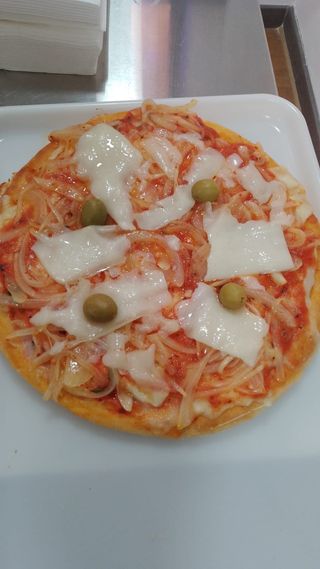 Pizza de cebolla caramelizada (30 cm.)