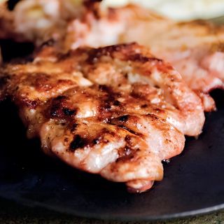 Bela vešalica sa pire krompirom