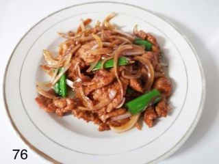 76. Manzo con cipolline