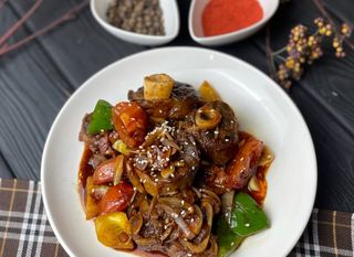 Тушеная баранина с овощами