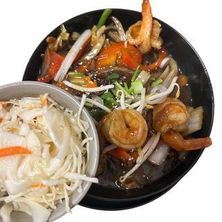 Makaron sojowy z krewetkami