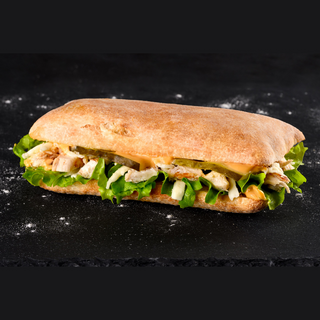 Sandviș cu pui și sos dulce