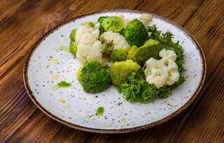 Брокколи с цветной капустой на пару