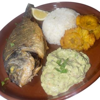 Menu Pescado Estilo colombiano+ arroz + bebida