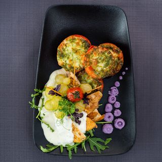 Piept de pui pe jar cu sos gorgonzola