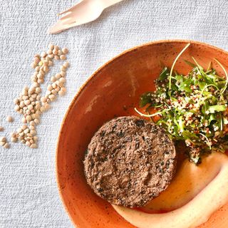 Hambúrguer Artesanal Feijão Preto c/Maionese saudável, quinoa c/rúcula (a partir das 12h00)