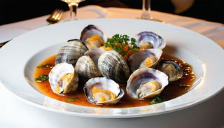 Scoici în sos de vin