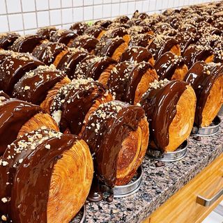 Ньюйоркер (круглий круасан) "З горіхово-шоколадною начинкою"