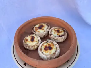 Funghi al forno con sulguni - formaggio tipico georgiano