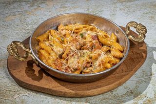 Penne cu pui, bacon si ciuperci