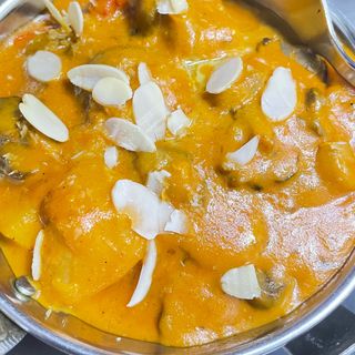 Champiñones Con Patatas Makhan