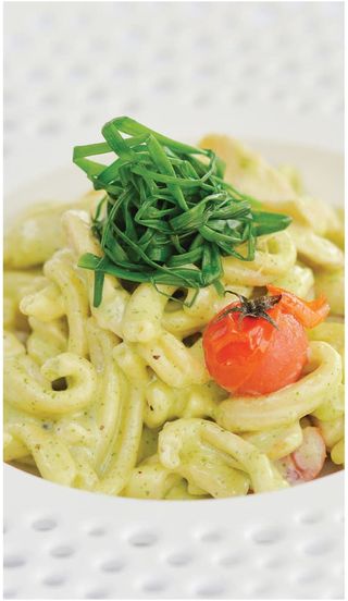 Pasta sa piletinom, spanaćem i pestom