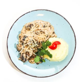 Бефстрагонов с пюре