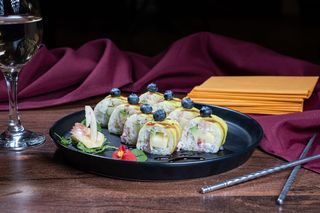Apple maki with strawberry sauce