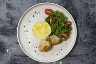 Картопляне пюре з курячою котлетою