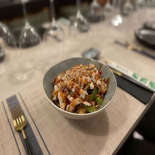Tallarines Rizado Con Pollo Teriyaki