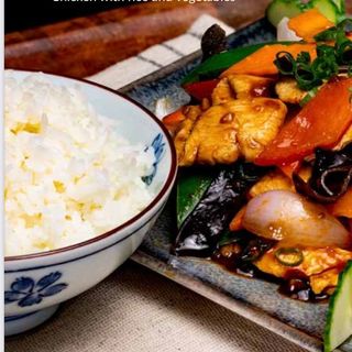 Meniu la farfurie cu carne de pui