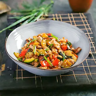 Pileći wok