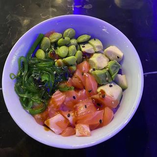 S12 . Poke sake (con salmone)