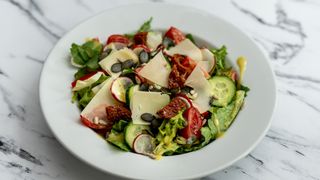 Sałatka z suszonymi pomidorami i Grana Padano