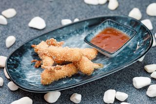Тигрові креветки в панко з соусом свит чилі 