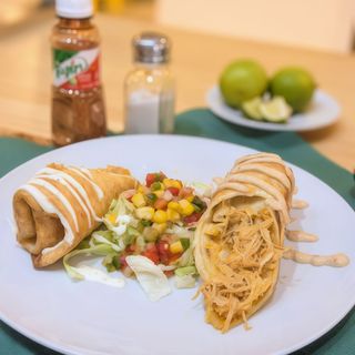 Flauta de Tinga de pollo