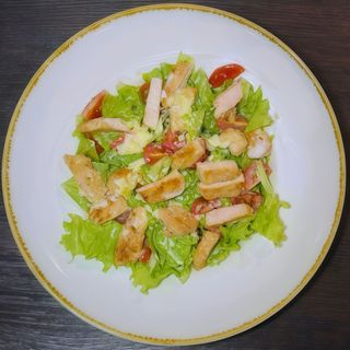 Цезар з куркою та беконом