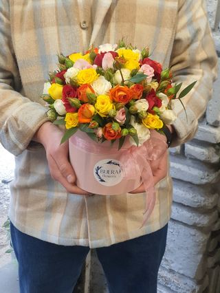 ჯუჯა ვარდების კომპოზიცია