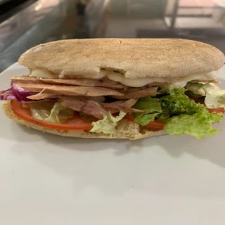 Mollete Julio Romero Con Lechuga, Tomate, Ventresca Y Mahonesa