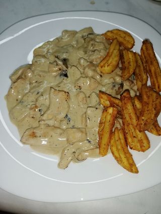 Пиле в сметанов сос