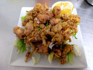 Chipirones fritos (ración)