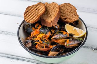 Чілійські мідії у томатному соусі (500гр)