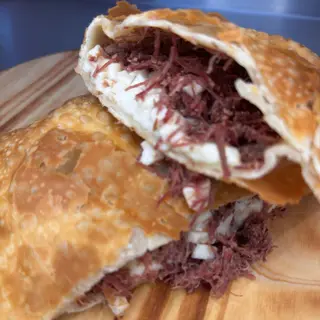Pastel carne seca com coalho (25cm)
