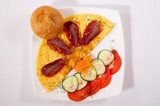 Omlet sa suhim mesom