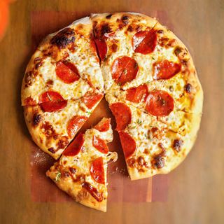 პიცა პეპერონი (8 ნაჭრიანი)