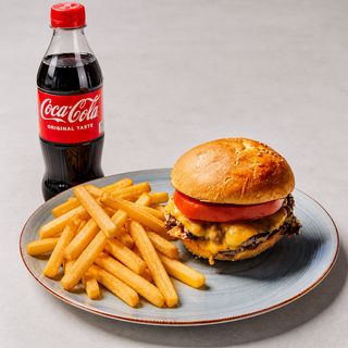 House Smash burger s malim krumpirićima i piće